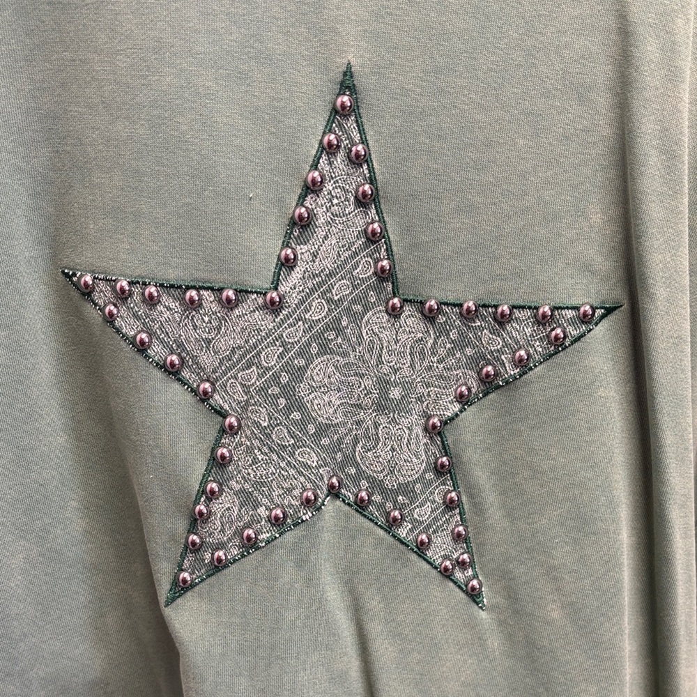 Davi & Dani Green Paisley Patchwork Star Studded Sweatshirt with Pockets Medium - Picture 3 of 4